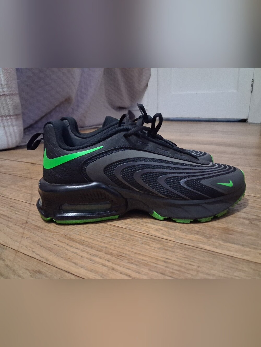 Nike Air Max Fire GS "Green Strike" - Size 6.5Y / Women's 8